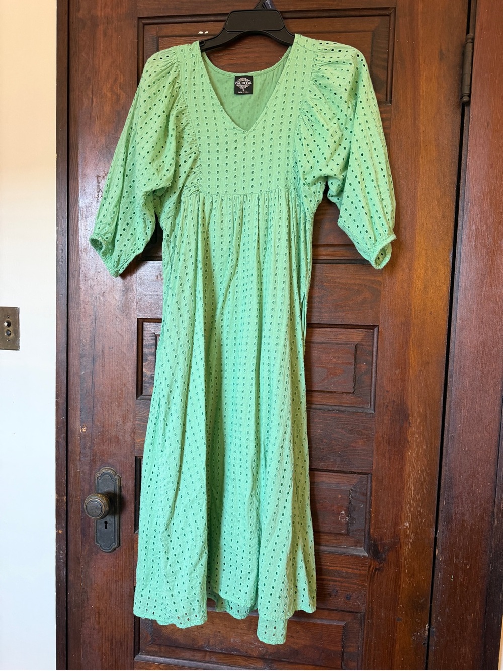Eyelet V‑Neck Midi Dress in Mint Green